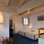 Conrad 3*