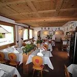 Conrad 3*