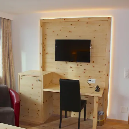 Conrad 3*