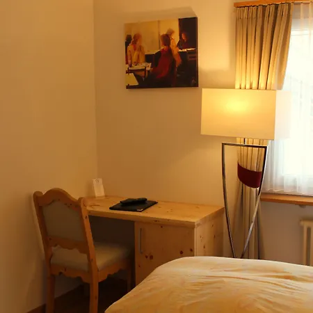 Conrad Ξενοδοχείο 3*