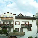 فندق Conrad سكول